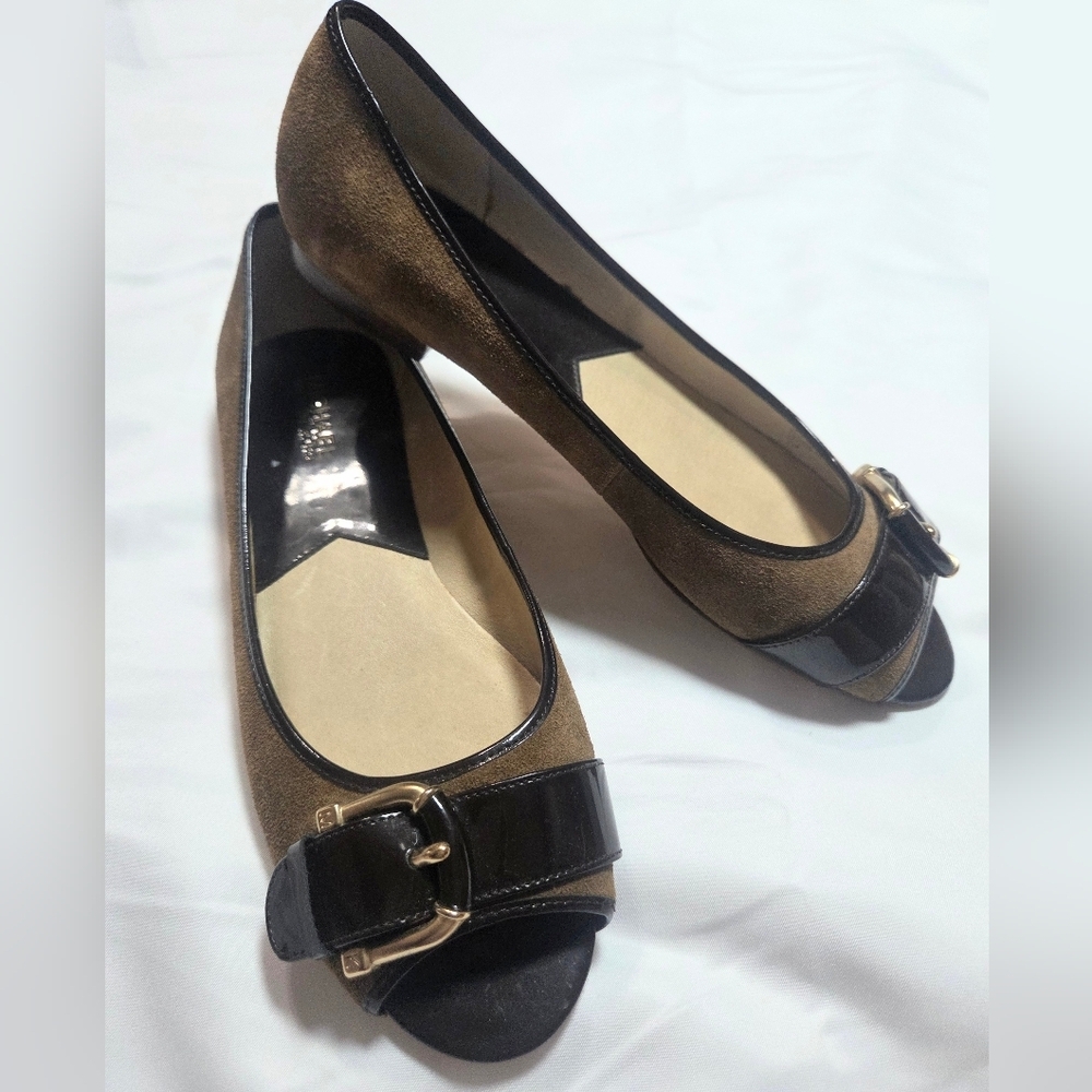 Michael Kors Suede Peep Toe Flats 9.5 Tan Buckle Patent Trim